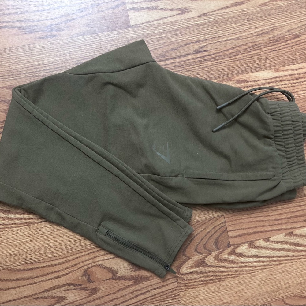 Men’s size small Gymshark sweatpants.
